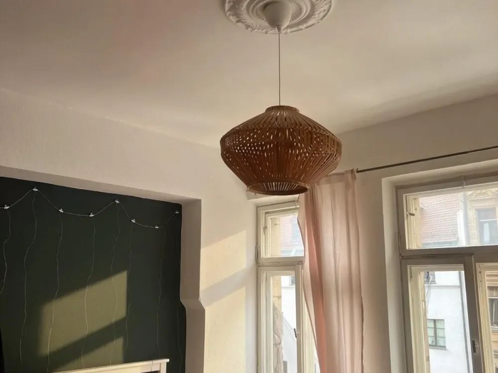 3-Room Old Building Apartment with Balcony in Central Nuremberg Location
