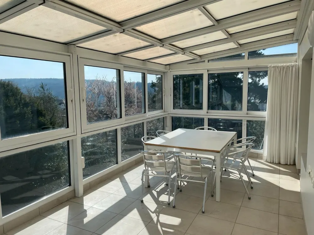 Traumhafte 3-Zimmer-Wohnung mit Wintergarten und Blick ins Grüne