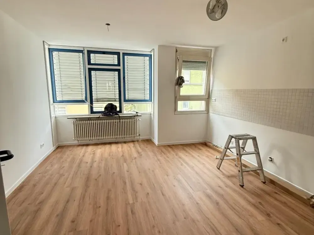 Lichtdurchflutete *teilsanierte* Wohnung im Herzen von Stuttgart-West