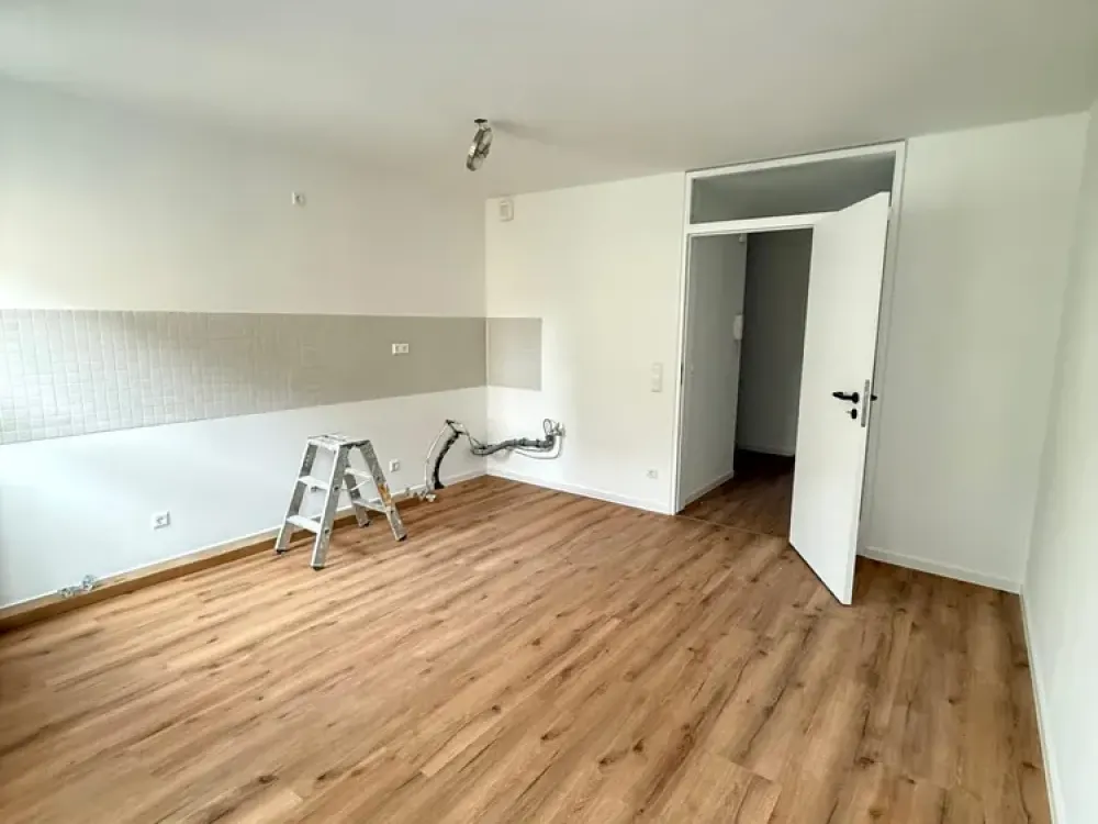 Lichtdurchflutete *teilsanierte* Wohnung im Herzen von Stuttgart-West