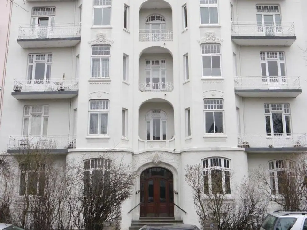 7-Zimmer-Altbau in Winterhude: Nur als Wohnbüro bzw. -praxis bzw. -atelier. Wohgemeinschaft möglich.