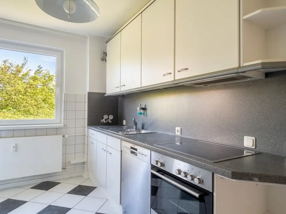 Helle 4-Zimmerwohnung mit Loggia zum Garten in Großhansdorf zur Miete, Wentzel Dr.