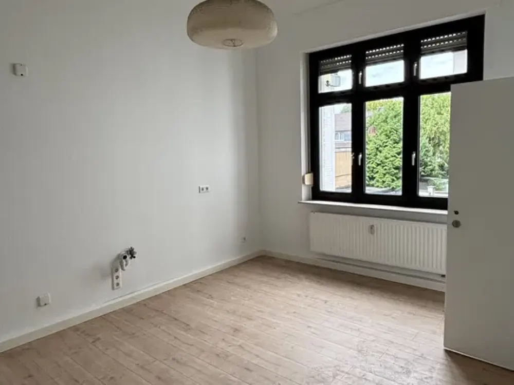 Helle 4-Zimmer-Wohnung im 1. OG in Krefeld-Kempener Feld/Baackeshof