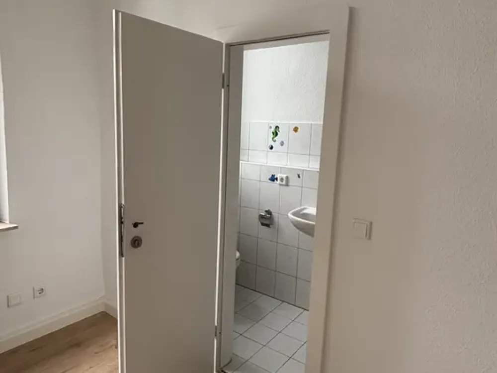 Helle 4-Zimmer-Wohnung im 1. OG in Krefeld-Kempener Feld/Baackeshof