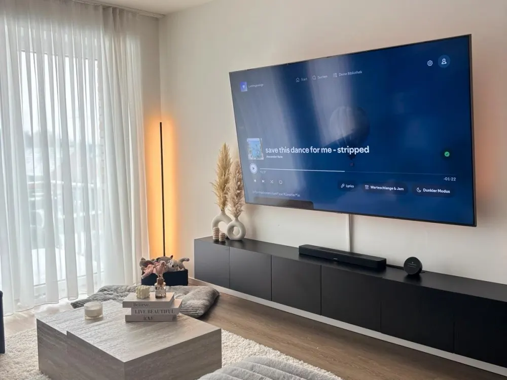 Bright 2.5 Room Apartment with Balcony - Modern and New Building