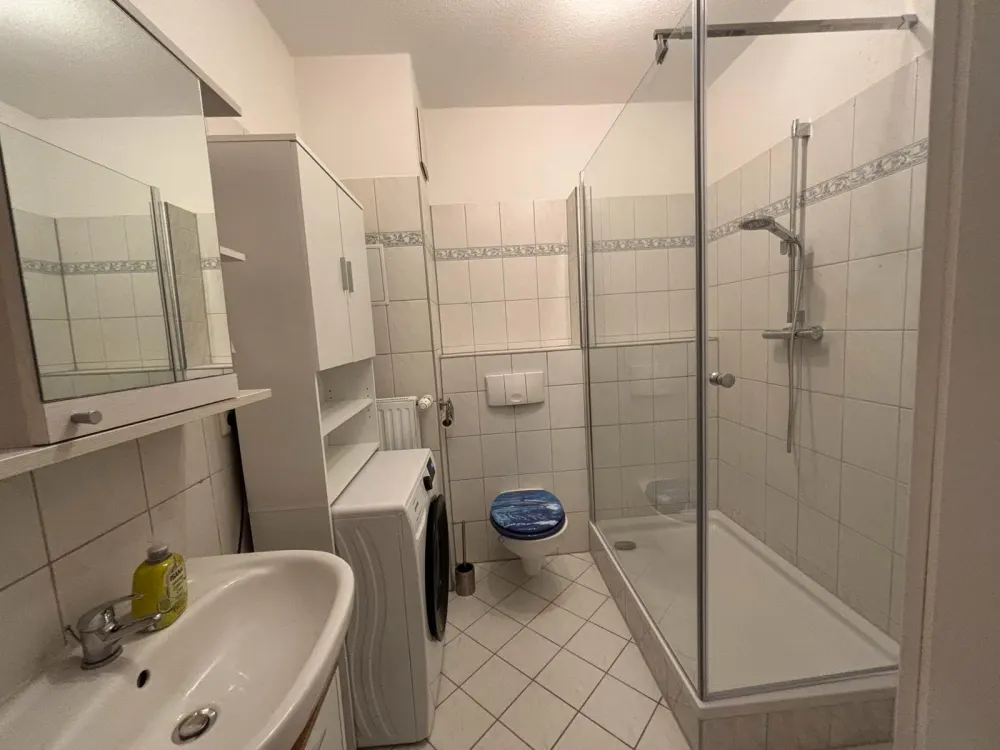 Attraktive renovierte möblierte 2 Schlafzimmern Wohnung