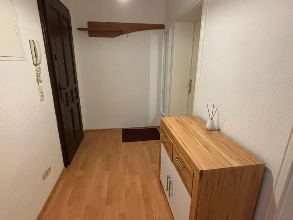 Attraktive renovierte möblierte 2 Schlafzimmern Wohnung