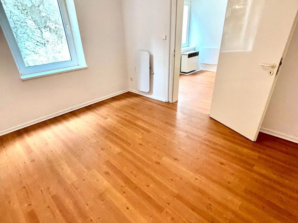 2-Zimmer Wohnung ab sofort im EG mit Küche und Waschmaschine