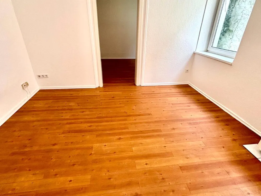 2-Zimmer Wohnung ab sofort im EG mit Küche und Waschmaschine
