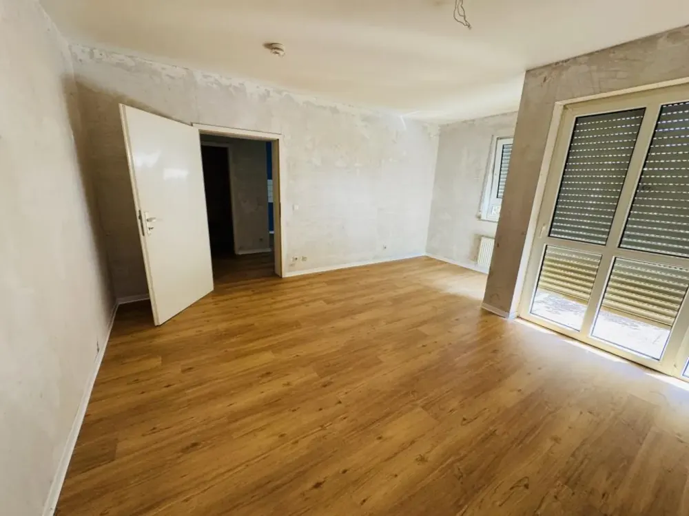 2-Room Ground Floor Apartment - Creative Freedom for Artistic and Handy Individuals