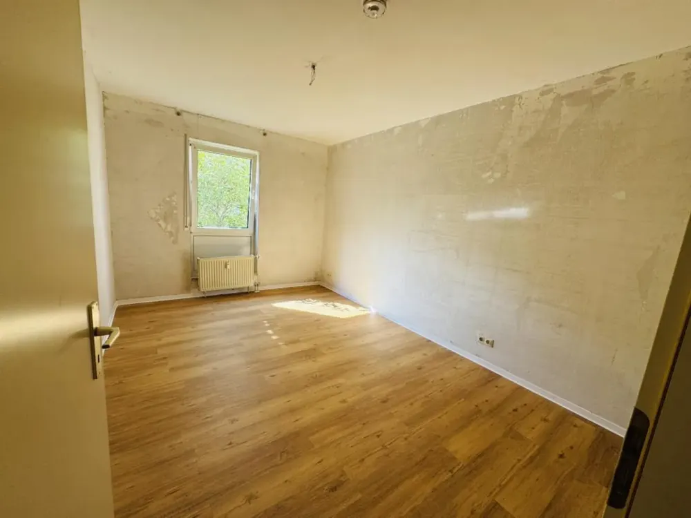 2-Room Ground Floor Apartment - Creative Freedom for Artistic and Handy Individuals