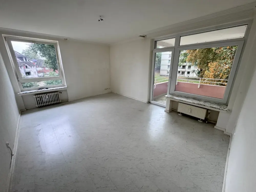 Cozy and Ready to Move In - Beautiful 3.5 Room Apartment with Southwest Balcony
