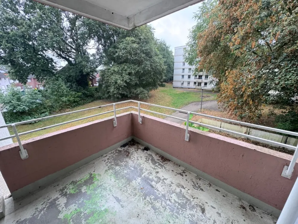 Cozy and Ready to Move In - Beautiful 3.5 Room Apartment with Southwest Balcony