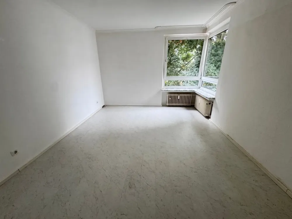 Cozy and Ready to Move In - Beautiful 3.5 Room Apartment with Southwest Balcony