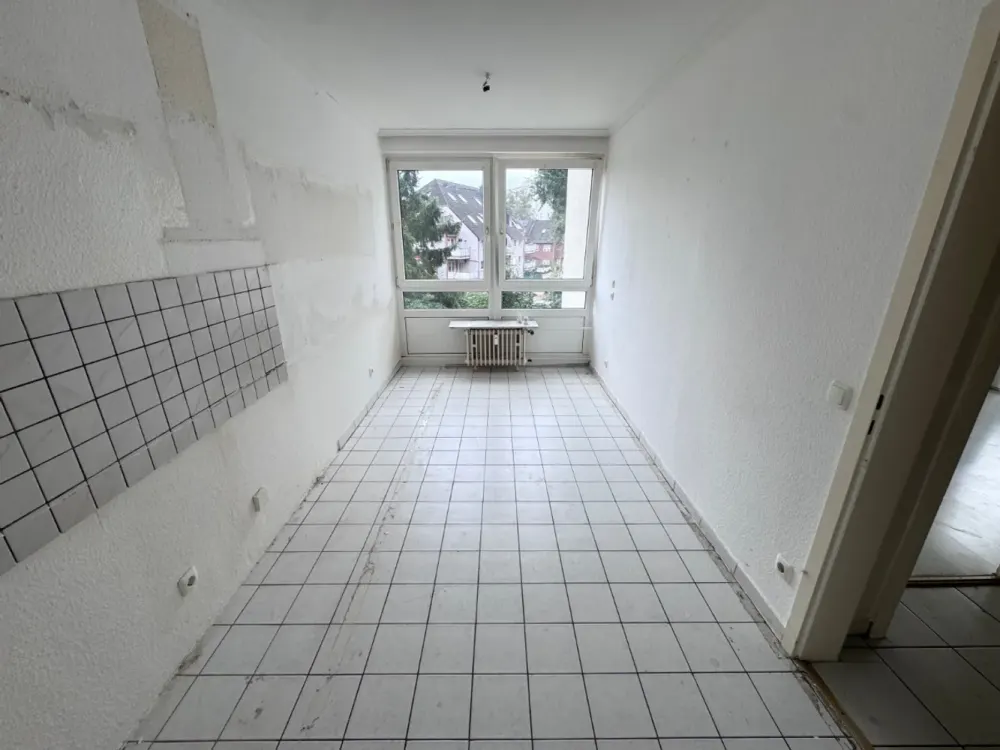 Cozy and Ready to Move In - Beautiful 3.5 Room Apartment with Southwest Balcony