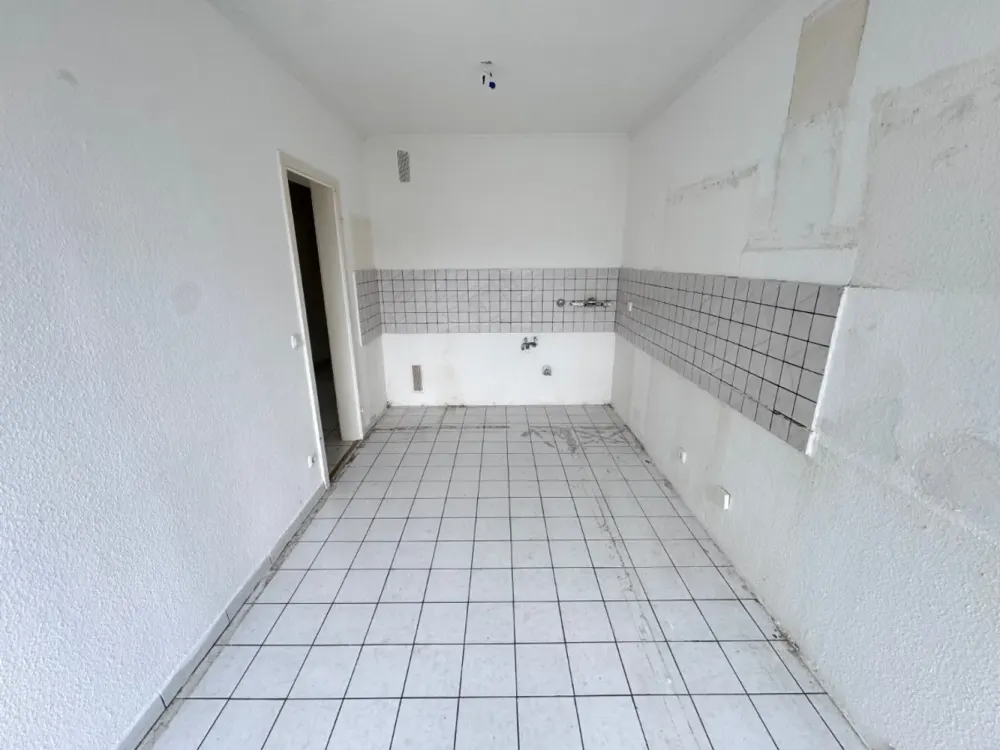 Cozy and Ready to Move In - Beautiful 3.5 Room Apartment with Southwest Balcony