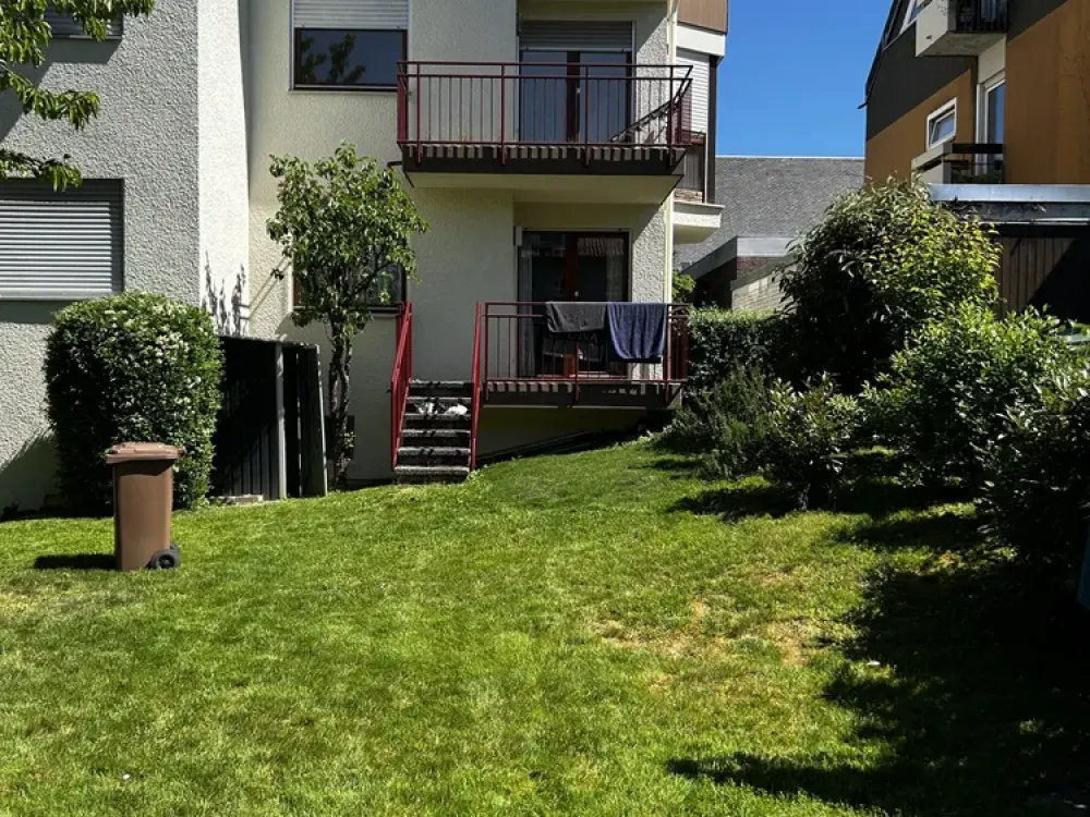 Möblierte, gepflegte helle 2-Zimmer Wohnung mit Balkon und Garten in Stuttgart-Steckfeld