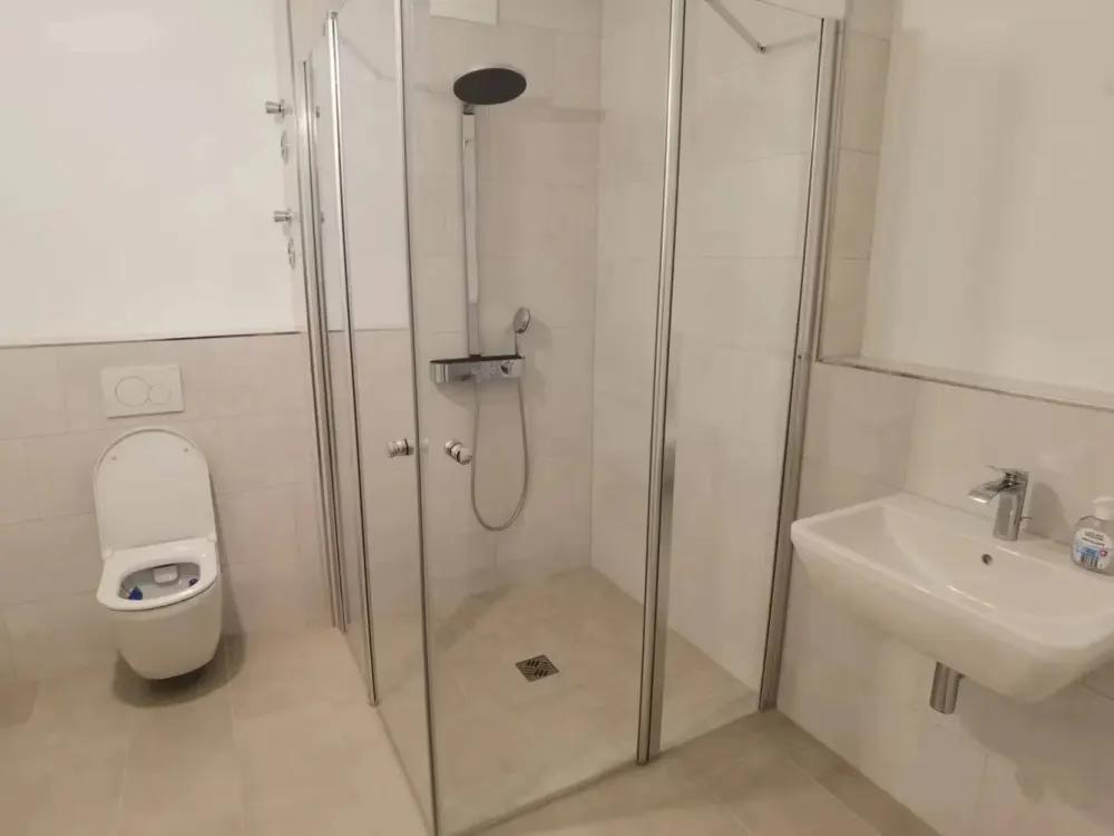 Exklusive 2-Zimmer-Wohnung mit Balkon und EBK in Stellingen, Hamburg