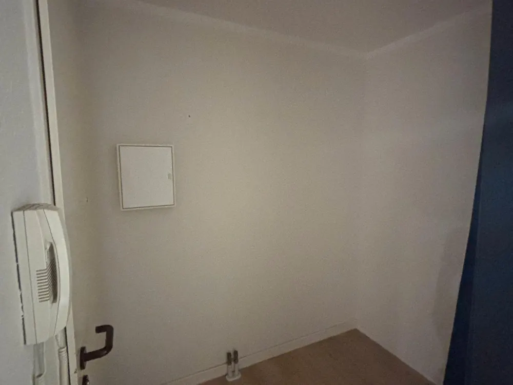 3-Zimmer mit Balkon, Einbauküche & Stellplatz !