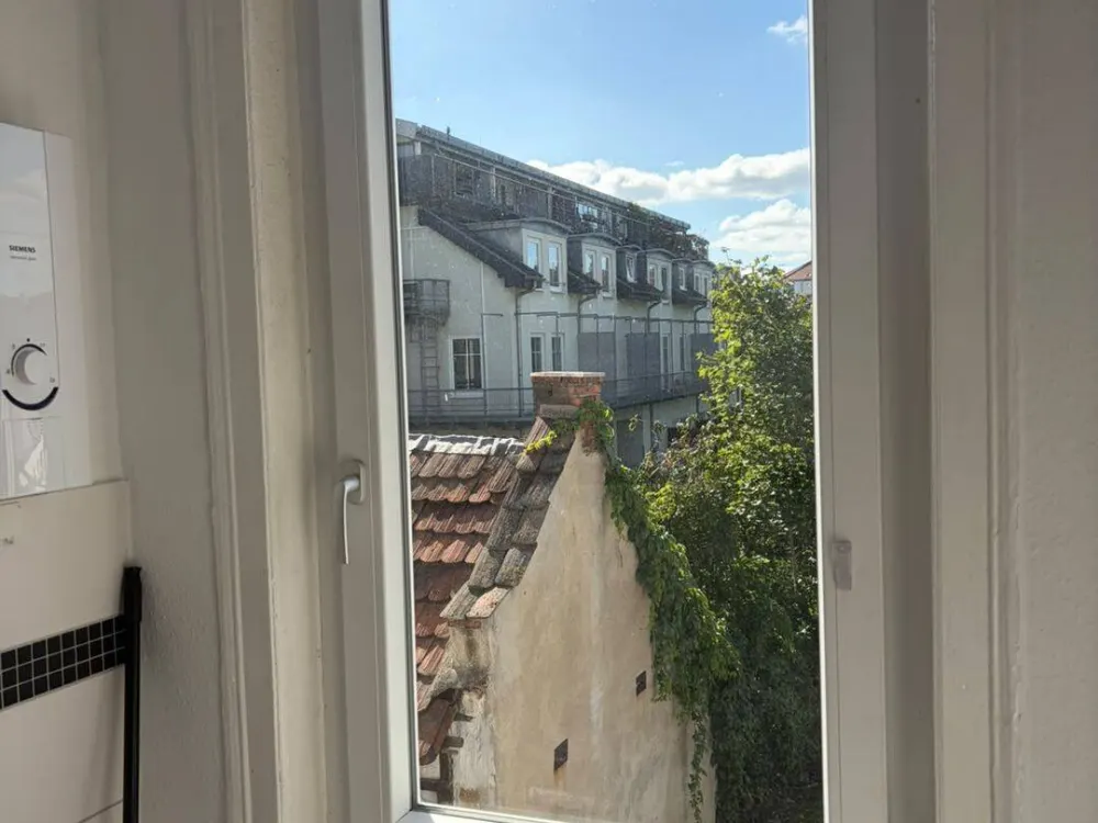 Bright 2-Room Apartment with Large Terrace, Fitted Kitchen, and Bathtub