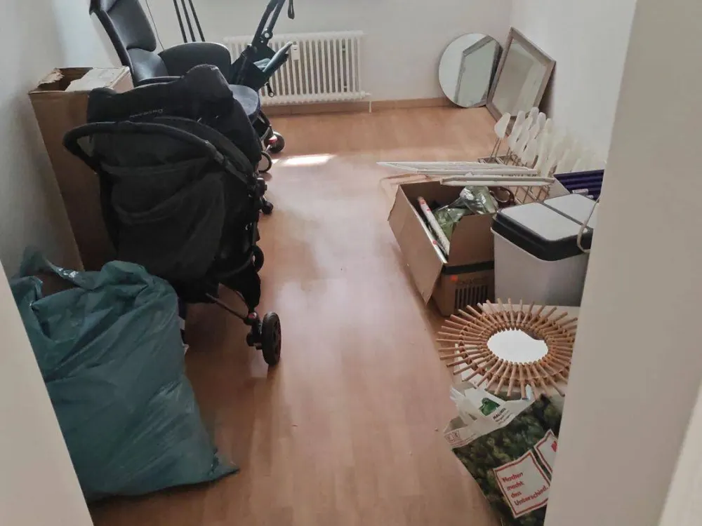 An weibliche Mitbewohnerin zu vermieten