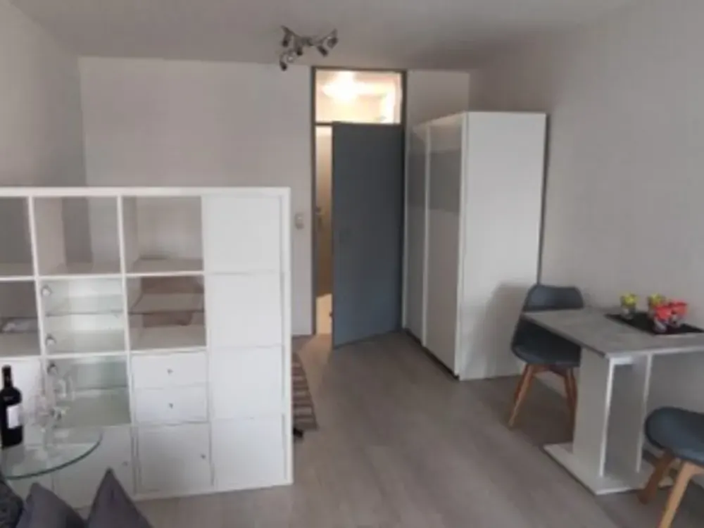 Hochwertig möbliertes 1-Zimmer-Apartment, Balkon, Nähe Bahnhof Langen