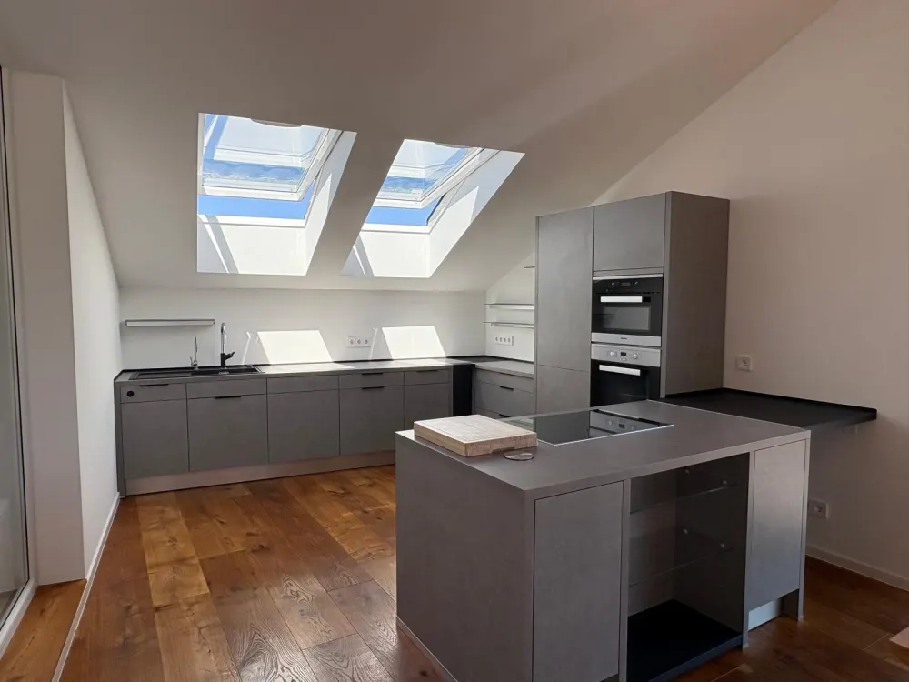 Exclusive Penthouse, Fully Furnished, Loggia & Panoramic View
