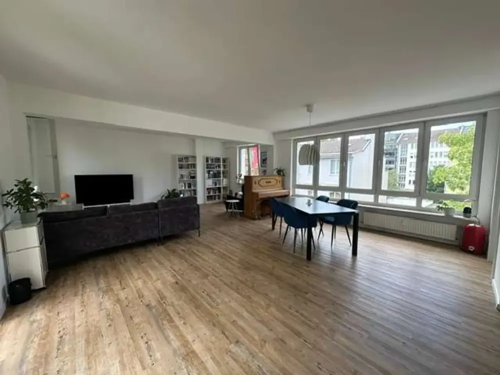***Helle Maisonettewohnung mit Loggia & Garagenstellplatz***