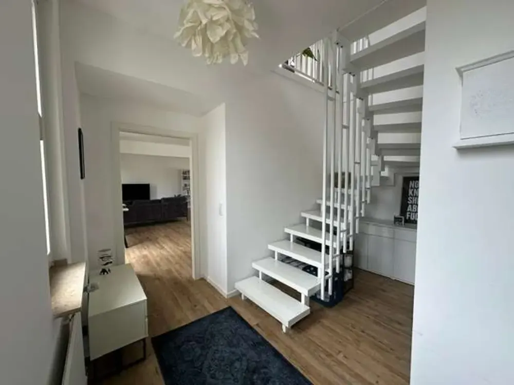 ***Helle Maisonettewohnung mit Loggia & Garagenstellplatz***