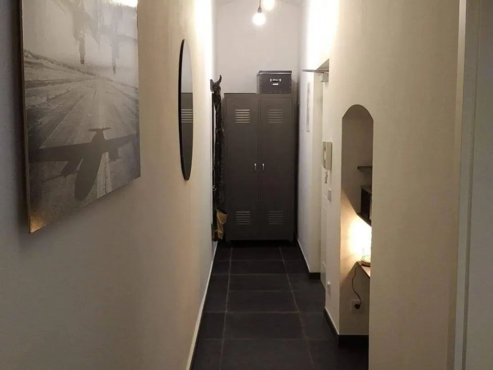 Einziehen und Wohlfühlen, Stilvolle möblierte 2-Zimmer-Wohnung mit Gewölbedecken im Herzen Nürnbergs im ruhigen Innenhof eines Denkmalensembles