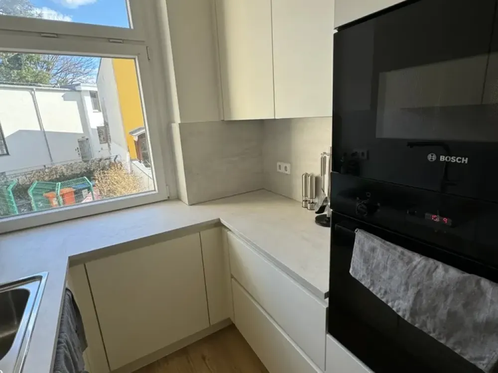 Großzügige 2‑Zimmer‑Wohnung mit Charme und Komfort; Bezug nach Sanierung