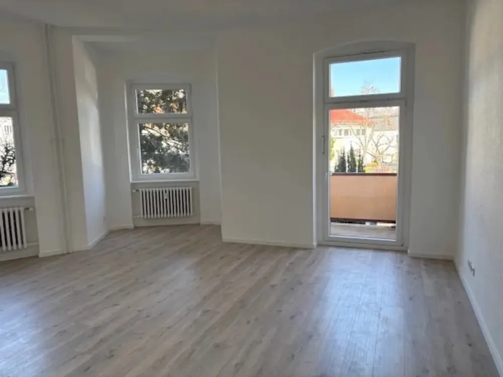Großzügige 2‑Zimmer‑Wohnung mit Charme und Komfort; Bezug nach Sanierung