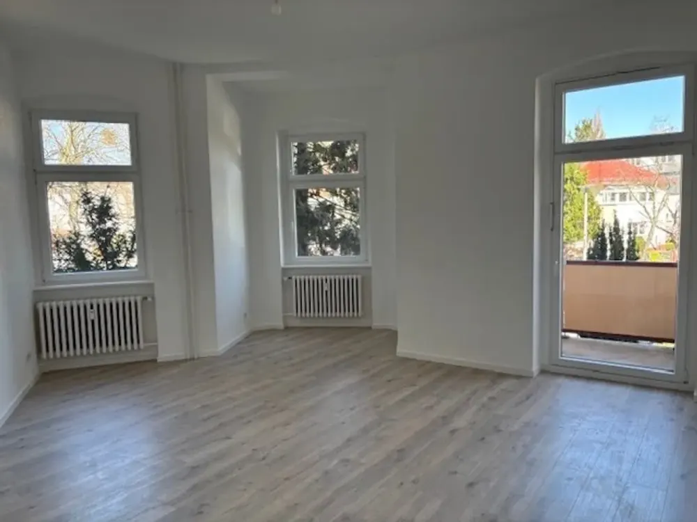 Großzügige 2‑Zimmer‑Wohnung mit Charme und Komfort; Bezug nach Sanierung