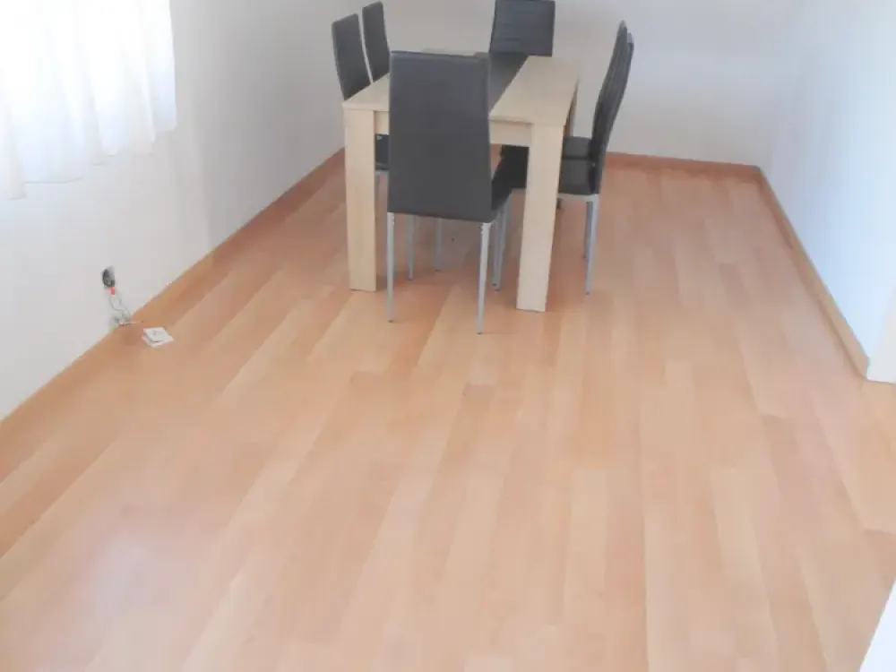 Wir zeigen Ihnen gerne Ihre großzügige, sehr gepflegte Wohnung - ideal für Single oder Paare