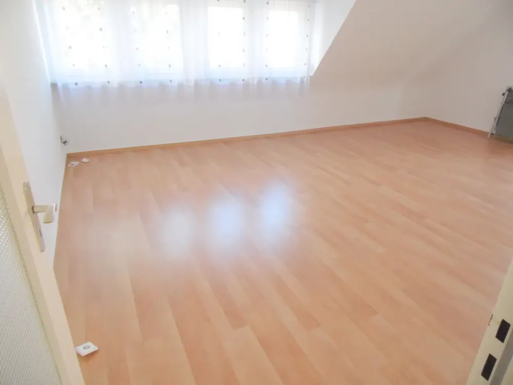 Wir zeigen Ihnen gerne Ihre großzügige, sehr gepflegte Wohnung - ideal für Single oder Paare