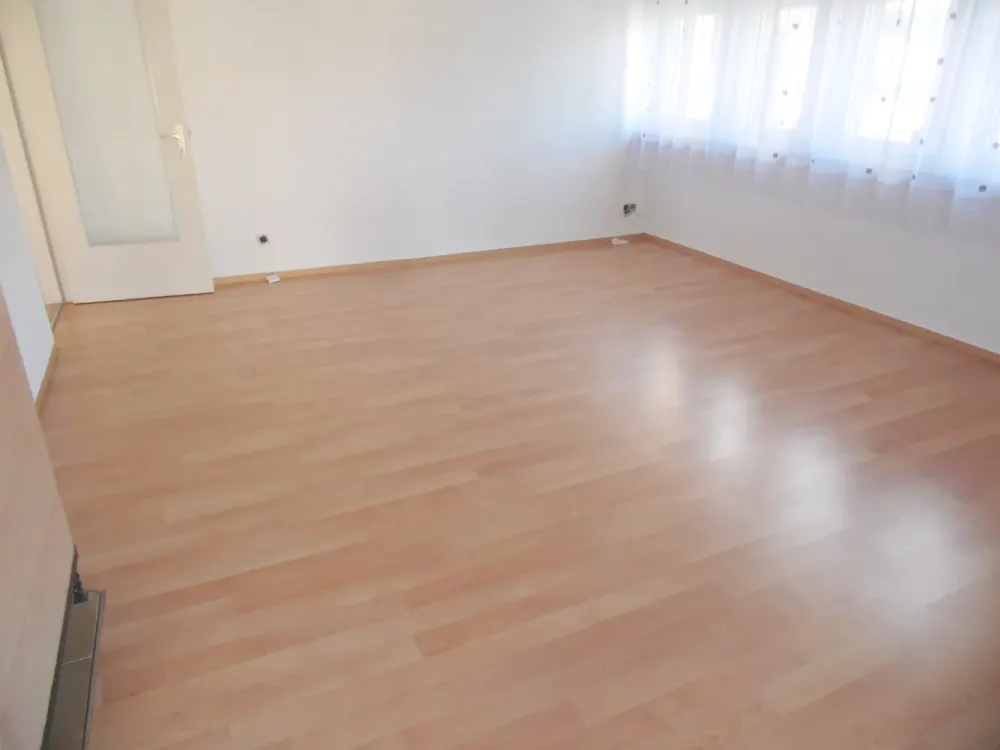 Wir zeigen Ihnen gerne Ihre großzügige, sehr gepflegte Wohnung - ideal für Single oder Paare
