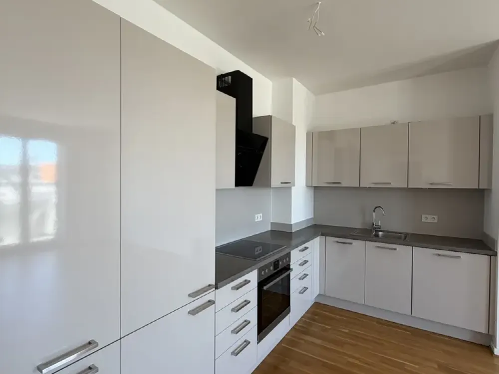 Lichtdurchflutete 4-Raum-Wohnung mit Einbauküche und Balkon