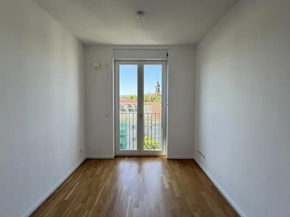 Lichtdurchflutete 4-Raum-Wohnung mit Einbauküche und Balkon
