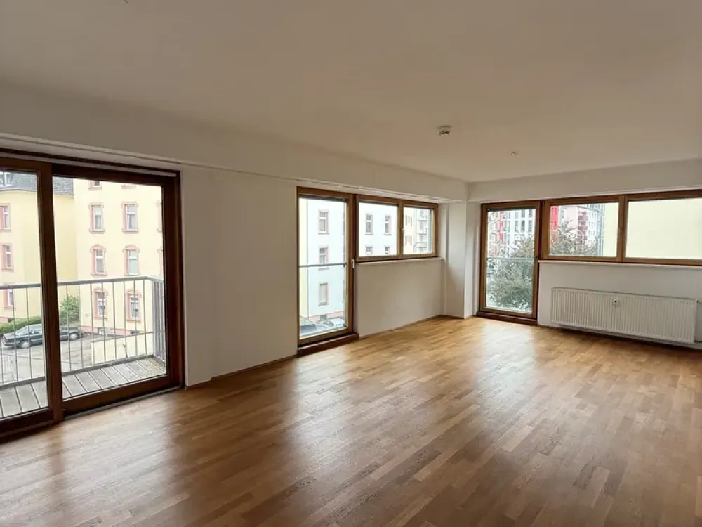 Gallusviertel: Renovierte 2 ZKDB mit 2 Balkonen und EBK (2.4)