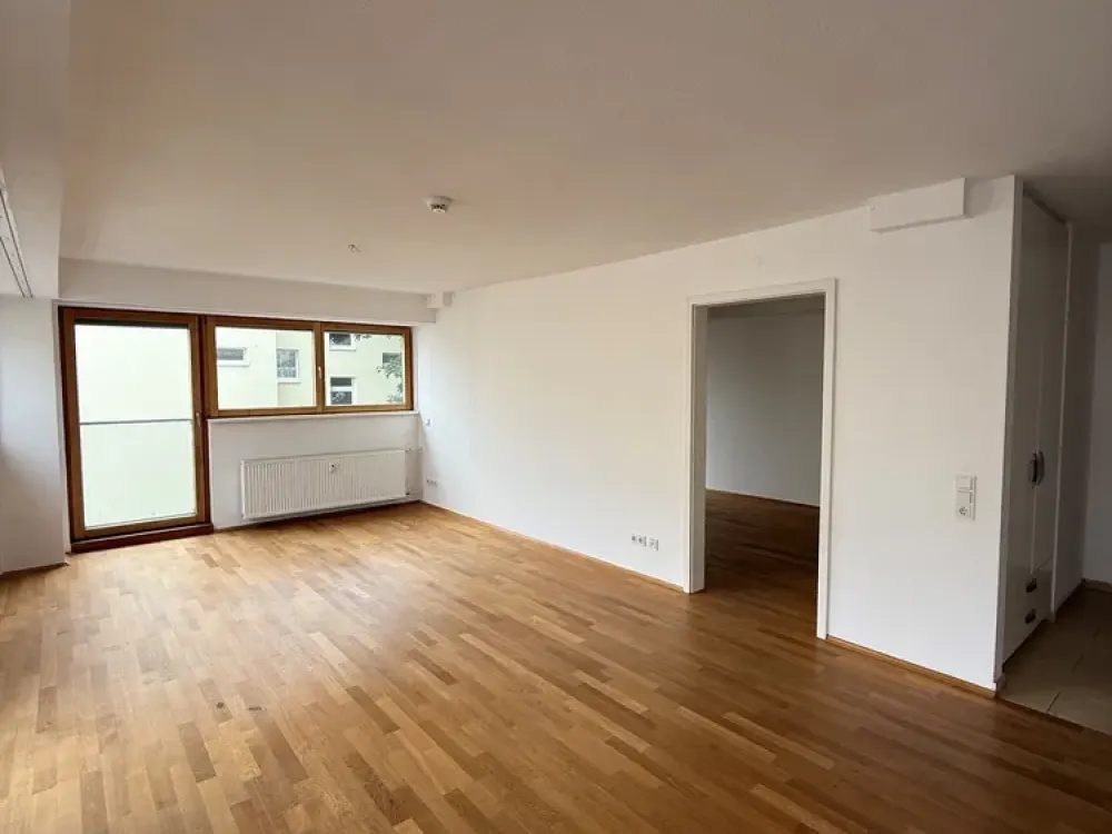 Gallusviertel: Renovierte 2 ZKDB mit 2 Balkonen und EBK (2.4)