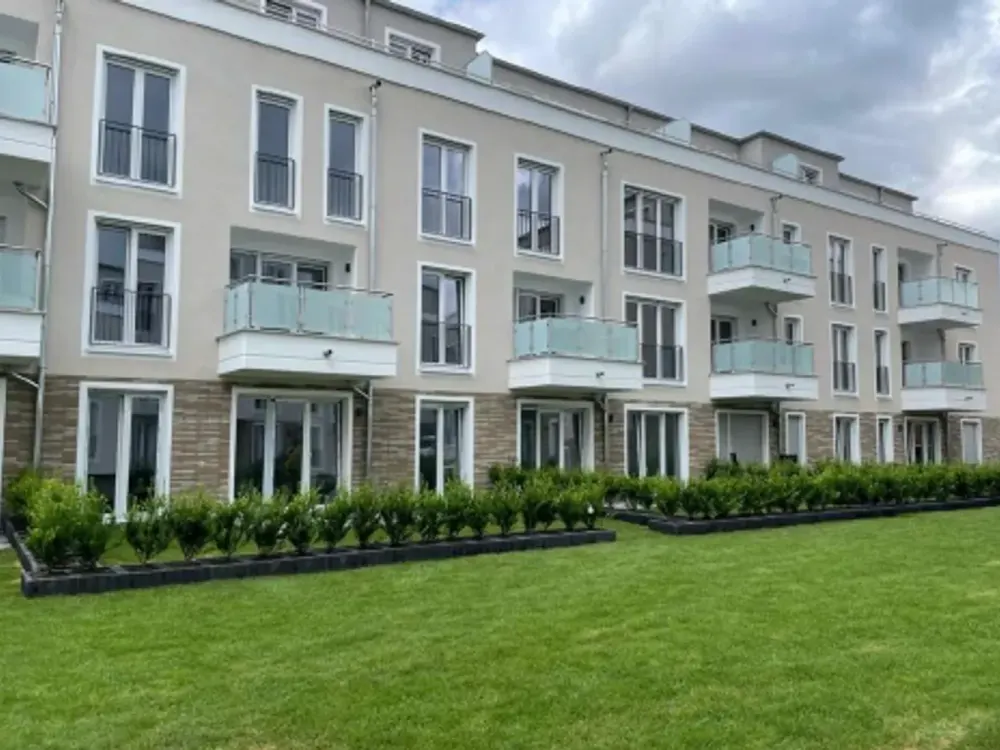 Bright 3-Room Apartment with Balcony & Guest WC