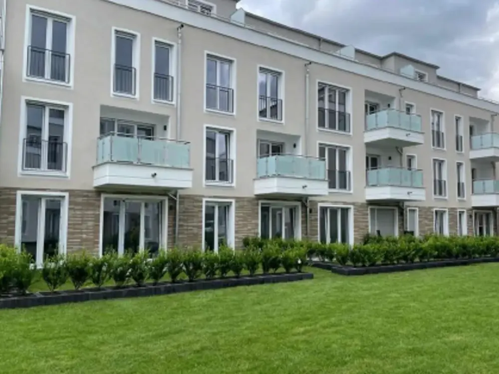 Bright 3-Room Apartment with Balcony & Guest WC