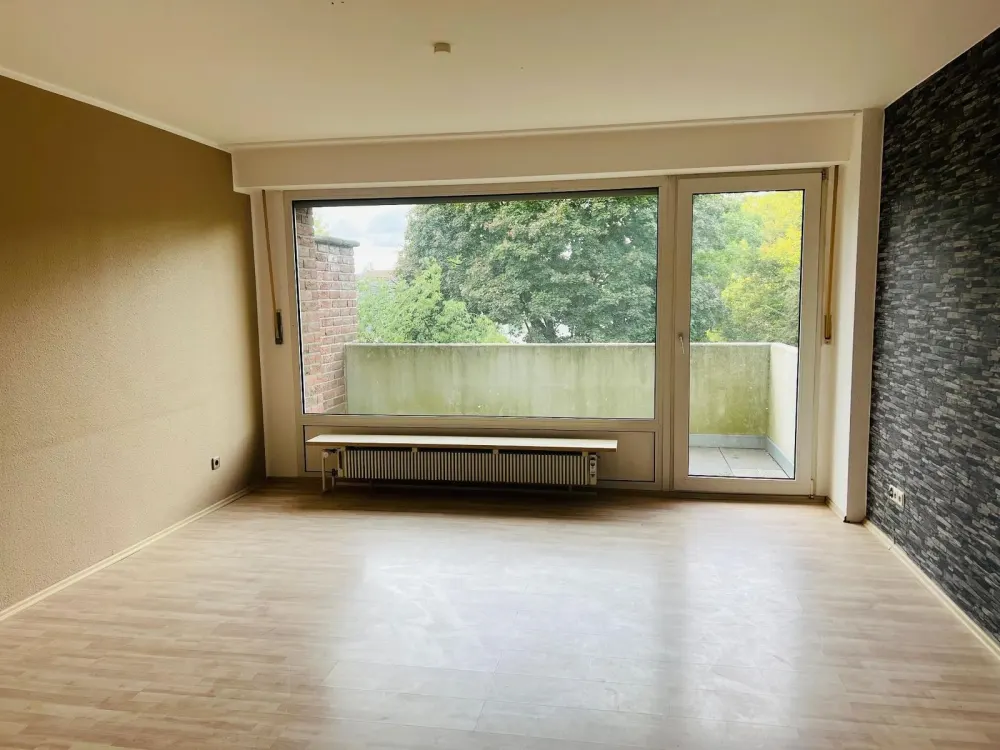 3-RAUM-WOHNUNG MIT WANNENBAD, SEPARATEM WC UND BALKON! _ ANSTRICH ERFORDERLICH!