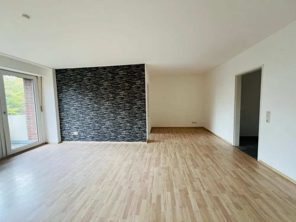3-RAUM-WOHNUNG MIT WANNENBAD, SEPARATEM WC UND BALKON! _ ANSTRICH ERFORDERLICH!