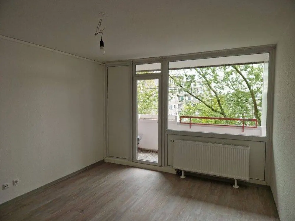 Die gefällt mir: günstig geschnittene und renovierte 2-Zimmer-Wohnung mit Balkon!