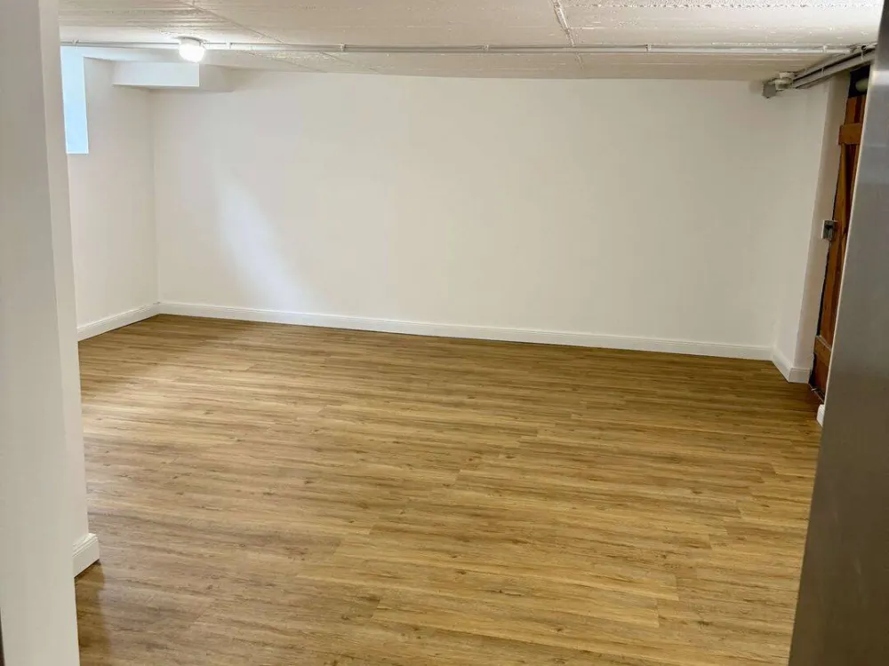 Traumhafte Dachgeschosswohnung mit privatem Fahrstuhl und Garten
