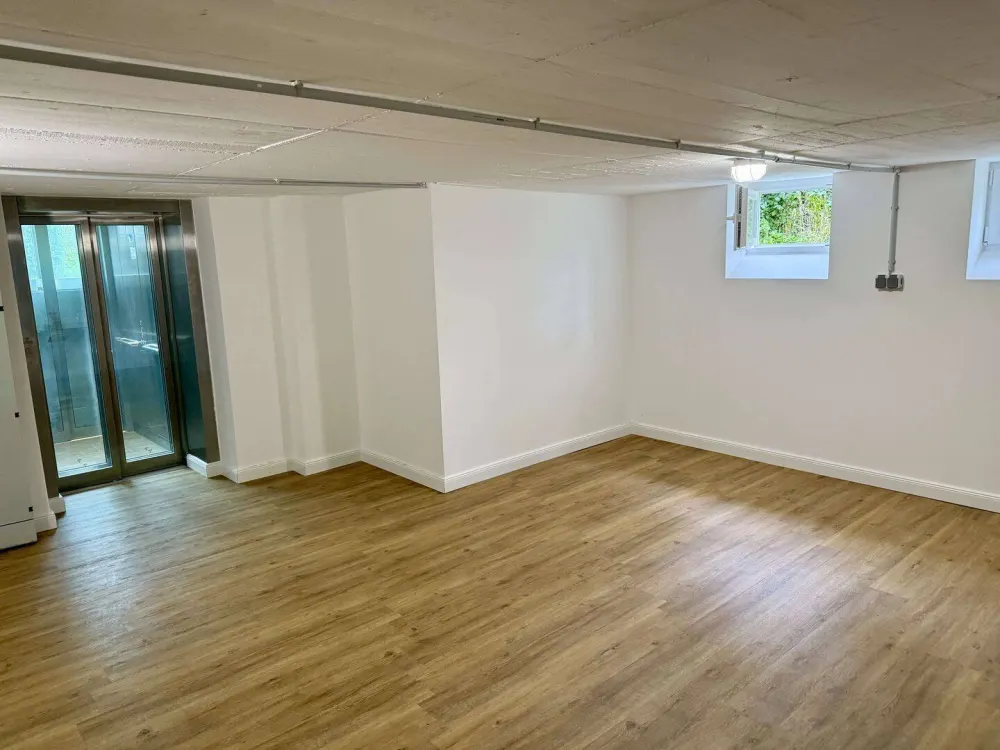 Traumhafte Dachgeschosswohnung mit privatem Fahrstuhl und Garten