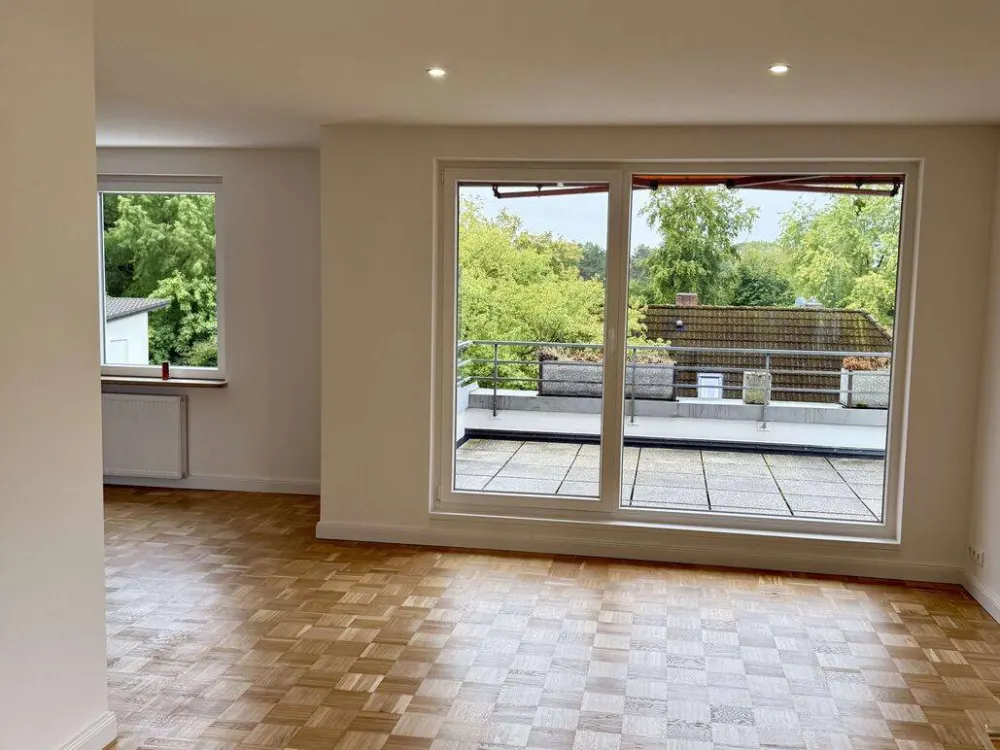 Traumhafte Dachgeschosswohnung mit privatem Fahrstuhl und Garten