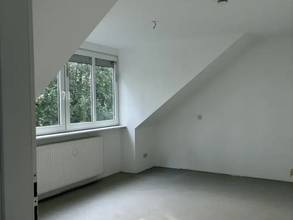 Helle Dachgeschosswohnung in ruhiger Lage