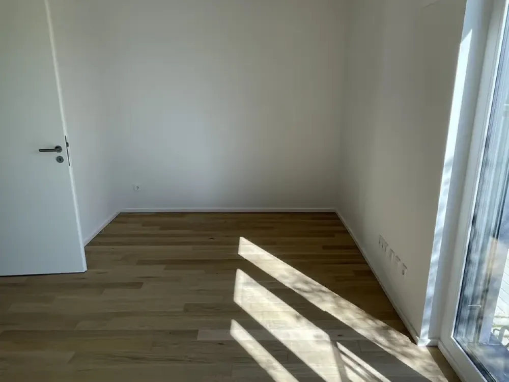 Bright Modern 2-Room Apartment with Terrace & Fitted Kitchen